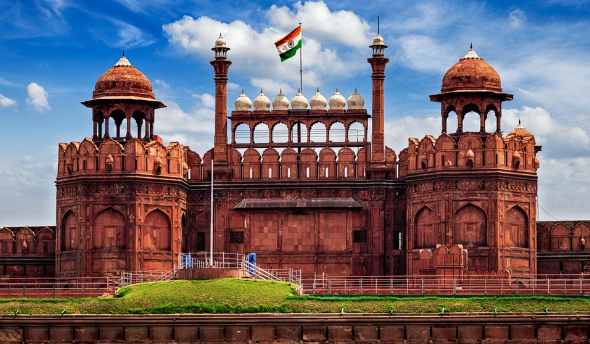 lal kila kaha sthit hai